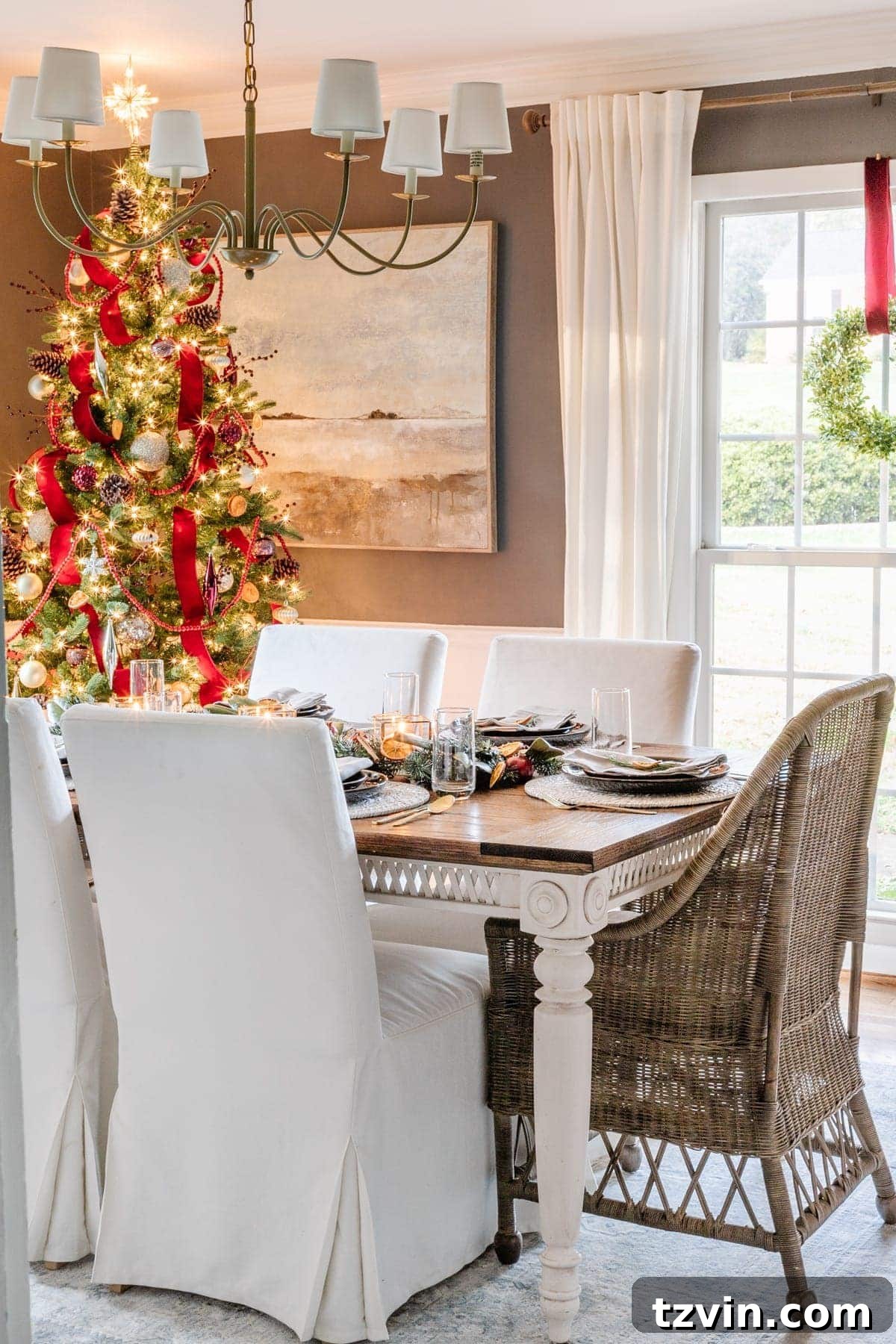 Modern Traditional Christmas Dining: Room Decor & Sangria Recipe Printable 14 Christmas dining room with tree