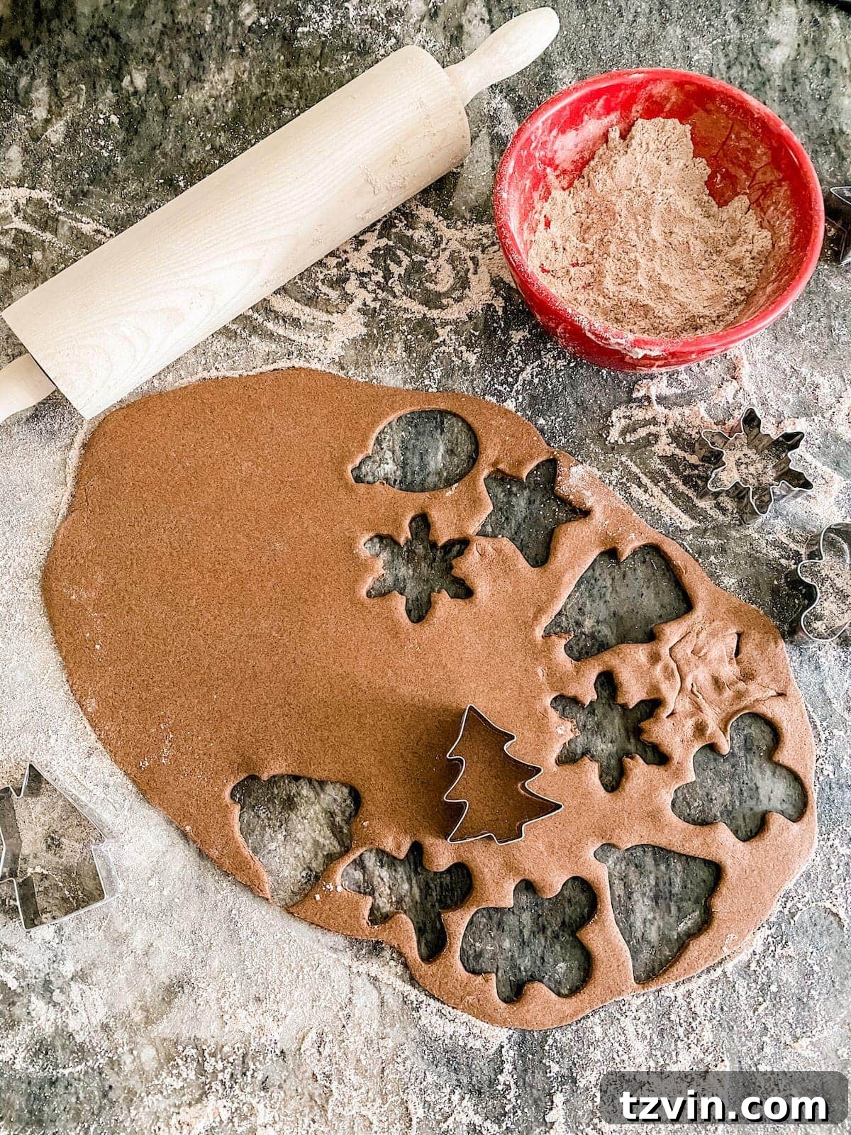 Aromatic Cinnamon Salt Dough Creations 10 DIY Cinnamon Salt Dough Ornaments | A step-by-step tutorial to make cinnamon salt dough ornaments that look just like gingerbread cookies, smell amazing, and last for years.