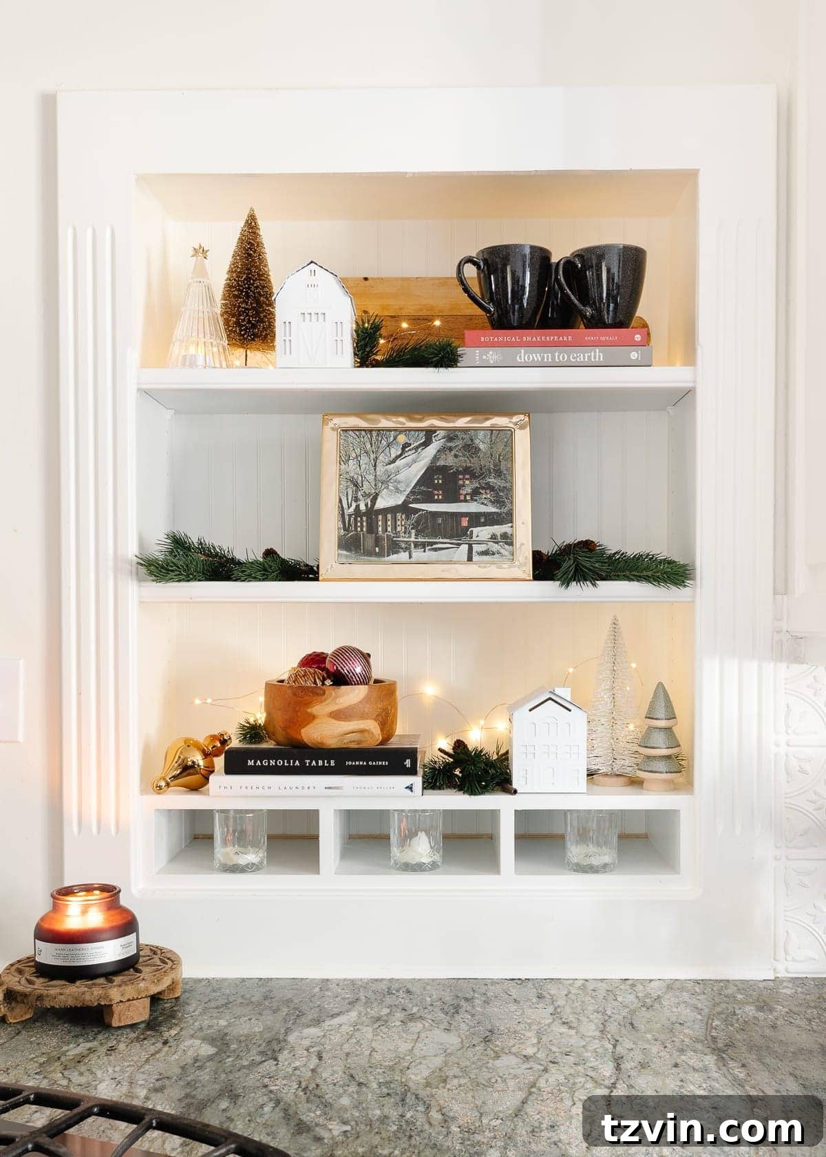Christmas kitchen shelf decor