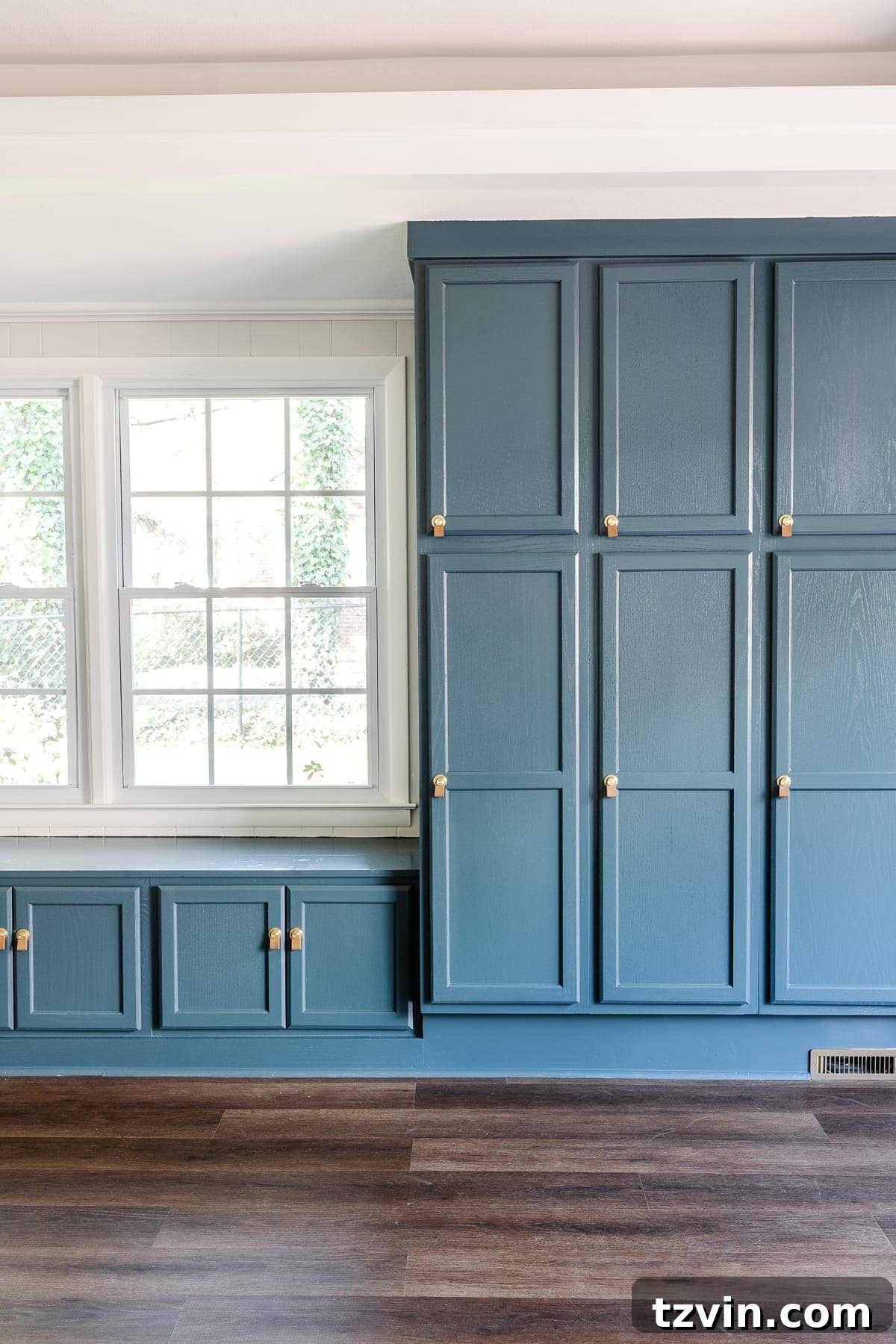 Detailed view of painted cabinets in Benjamin Moore Newburg Green, complemented by Romabio Feather walls and Galleria White trim.