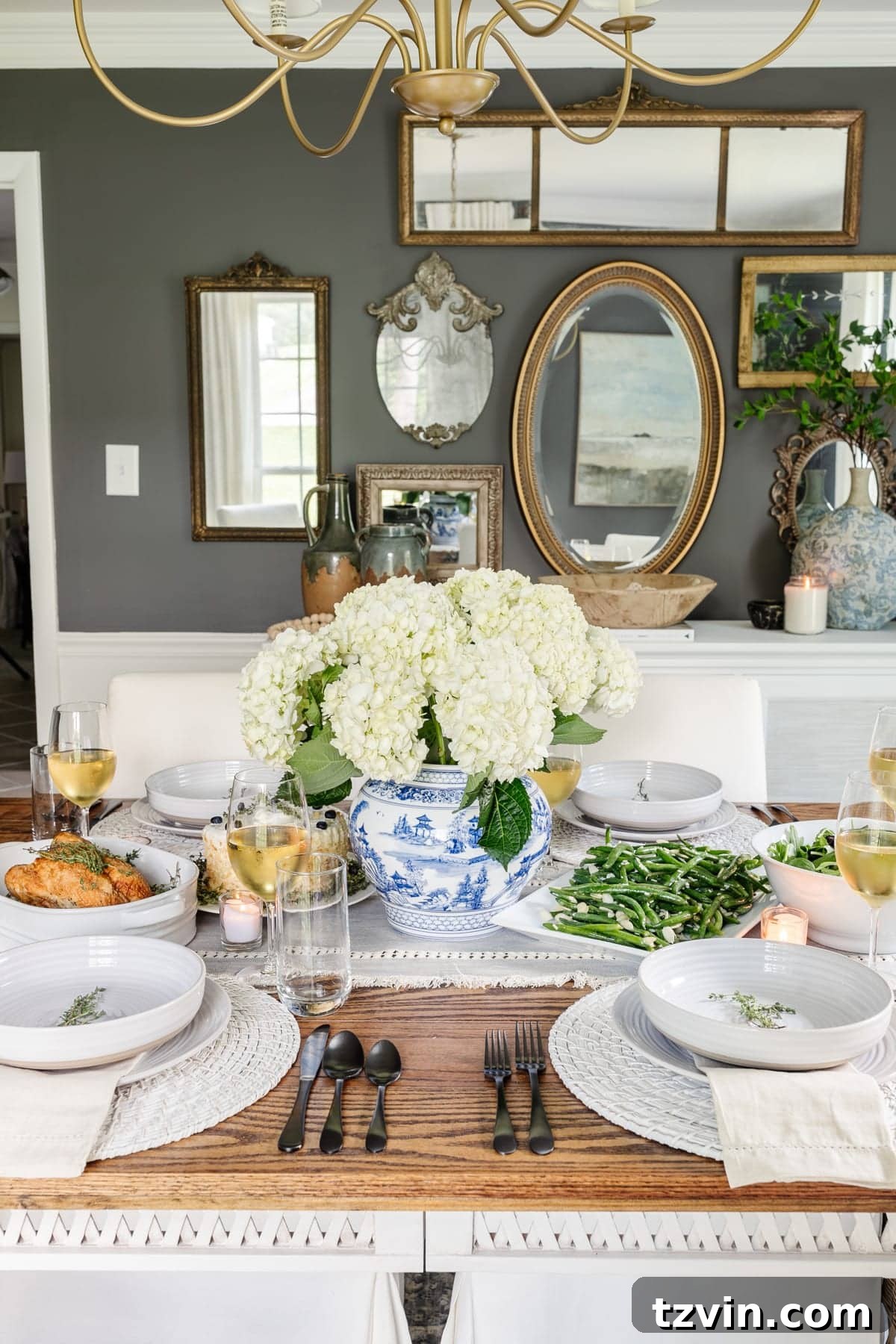 modern traditional Chinoiserie table decor