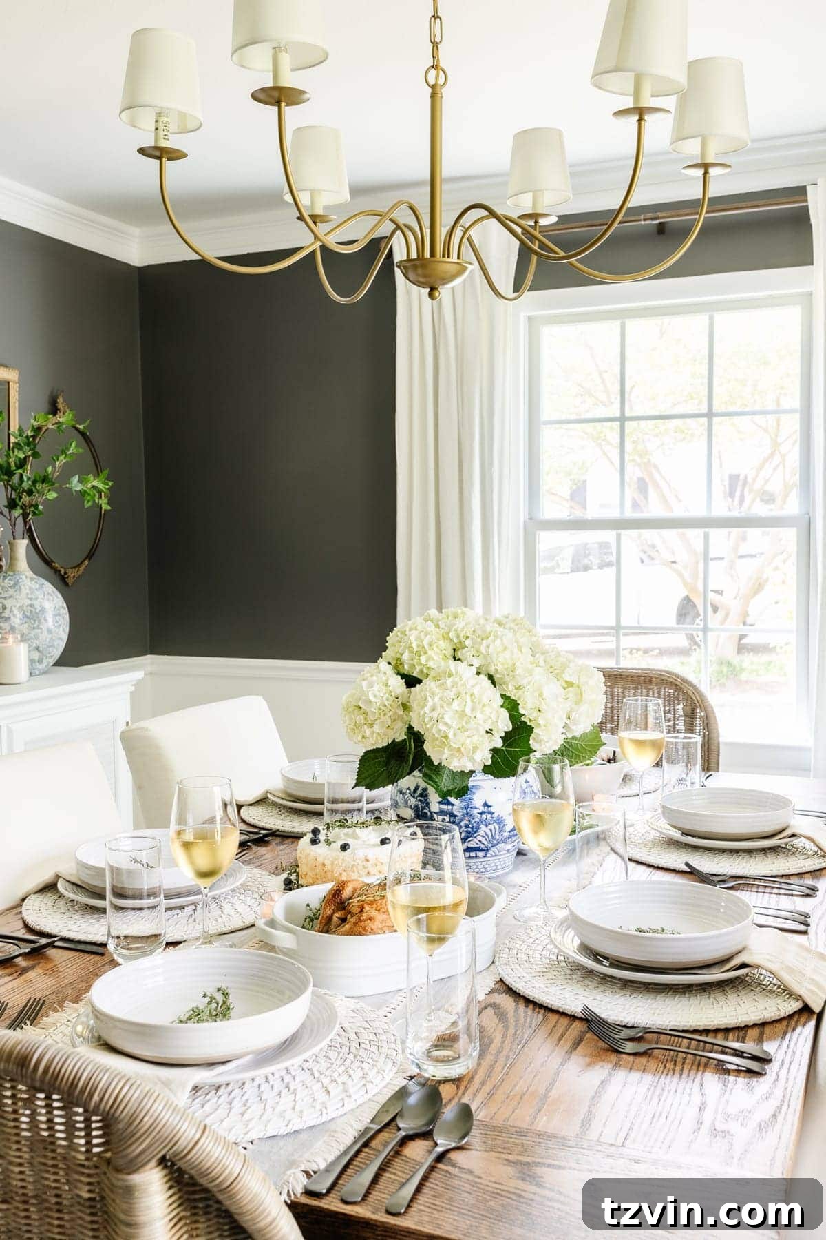 modern traditional table decor for Mother's Day