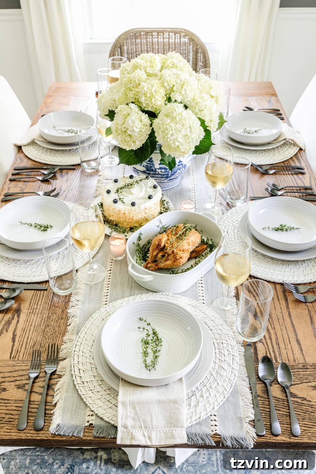 modern traditional Chinoiserie table decor