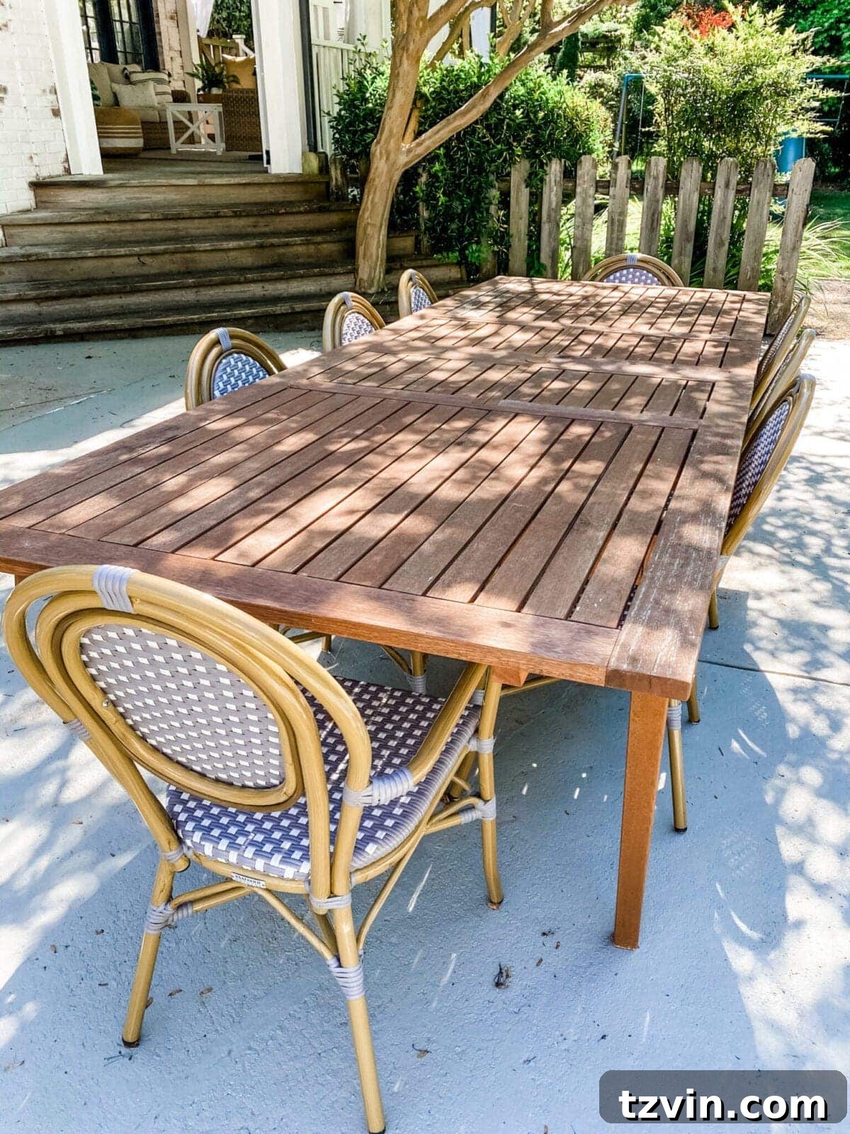 Craft Your Own Driftwood Style Outdoor Dining Table 2 Old outdoor dining table before its faux driftwood makeover