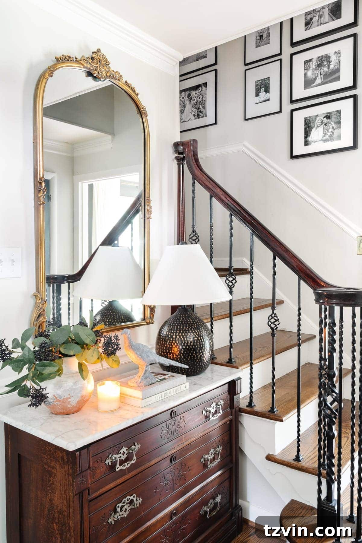 modern traditional entryway with textured pheasant decor as a focal point