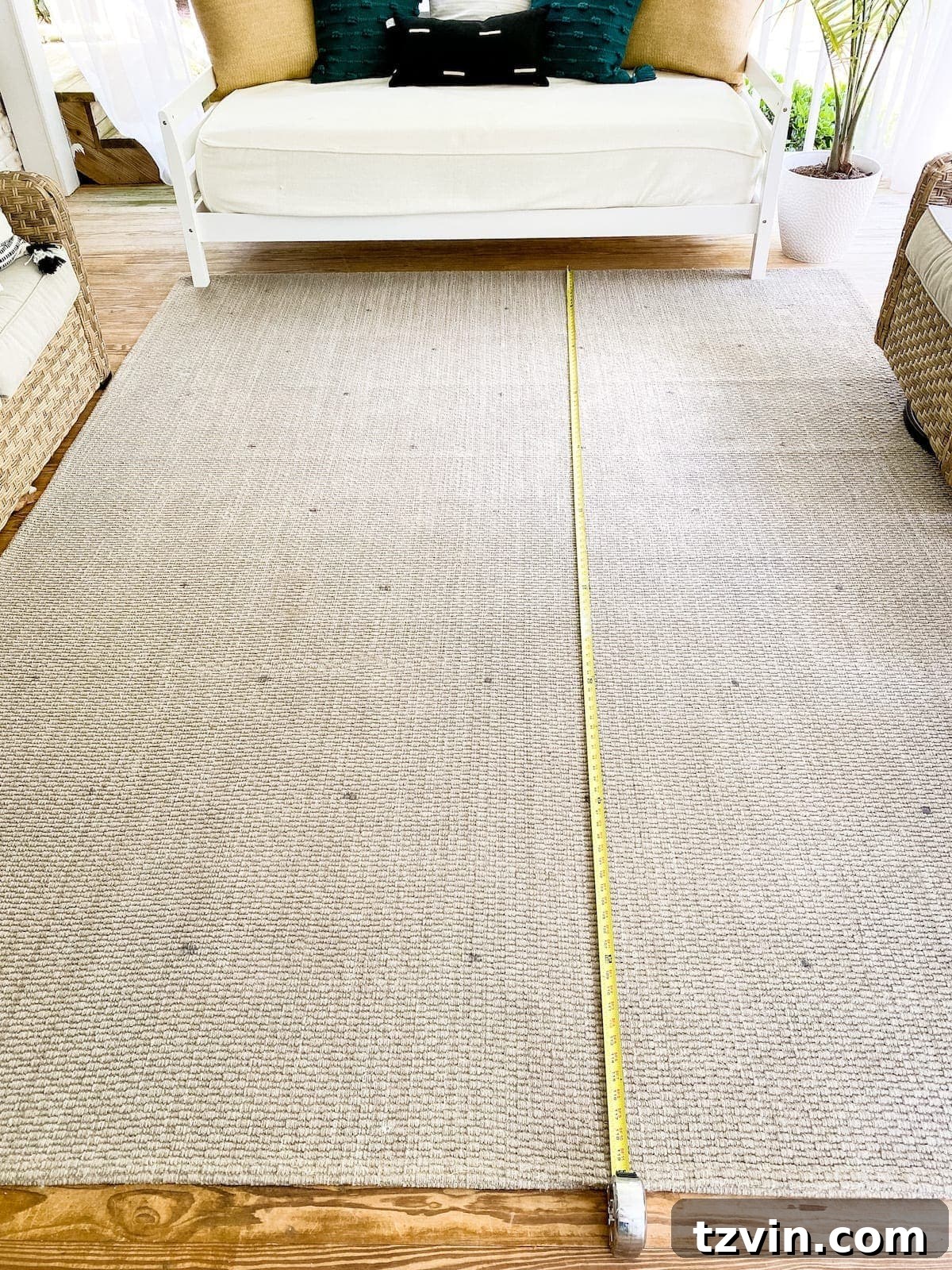 Detailed measuring for a DIY floral block rug pattern