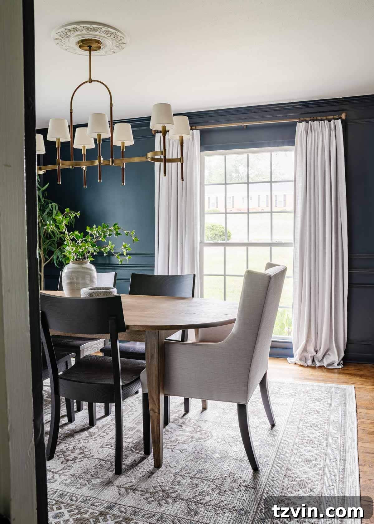 Bassett BenchMade Classic Modern Dining Furniture 13 classic modern dining room with mid century modern dining table and elegant decor