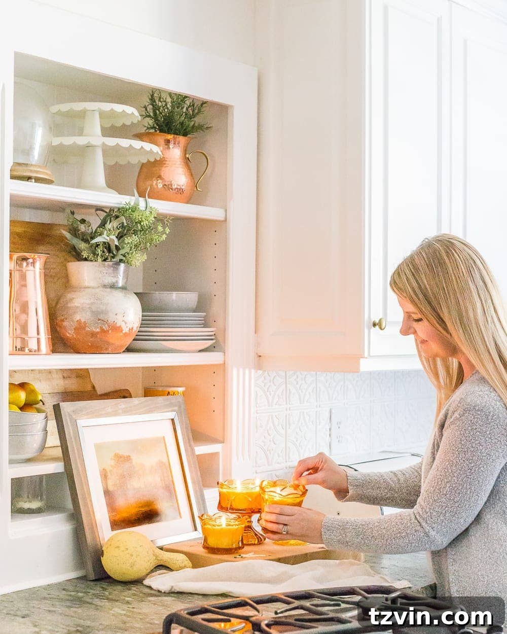 Chic Fall Decor Ideas That Wont Break The Bank 13 DIY amber glass candles for cheap fall decor