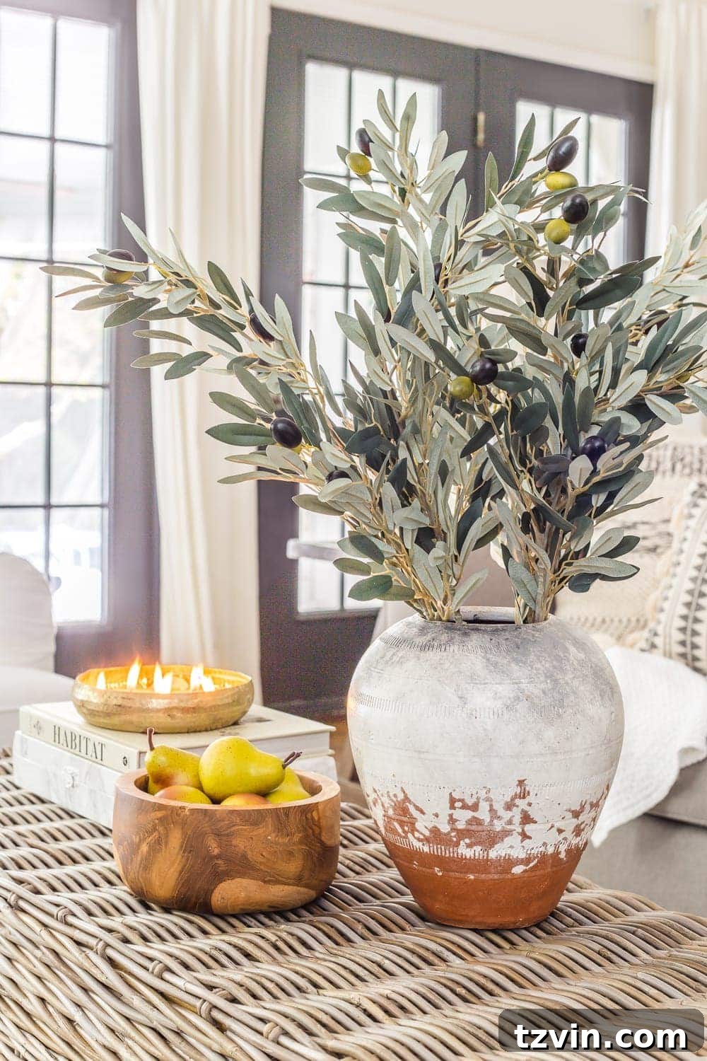 Chic Fall Decor Ideas That Wont Break The Bank 10 pears in a bowl for cheap fall decor