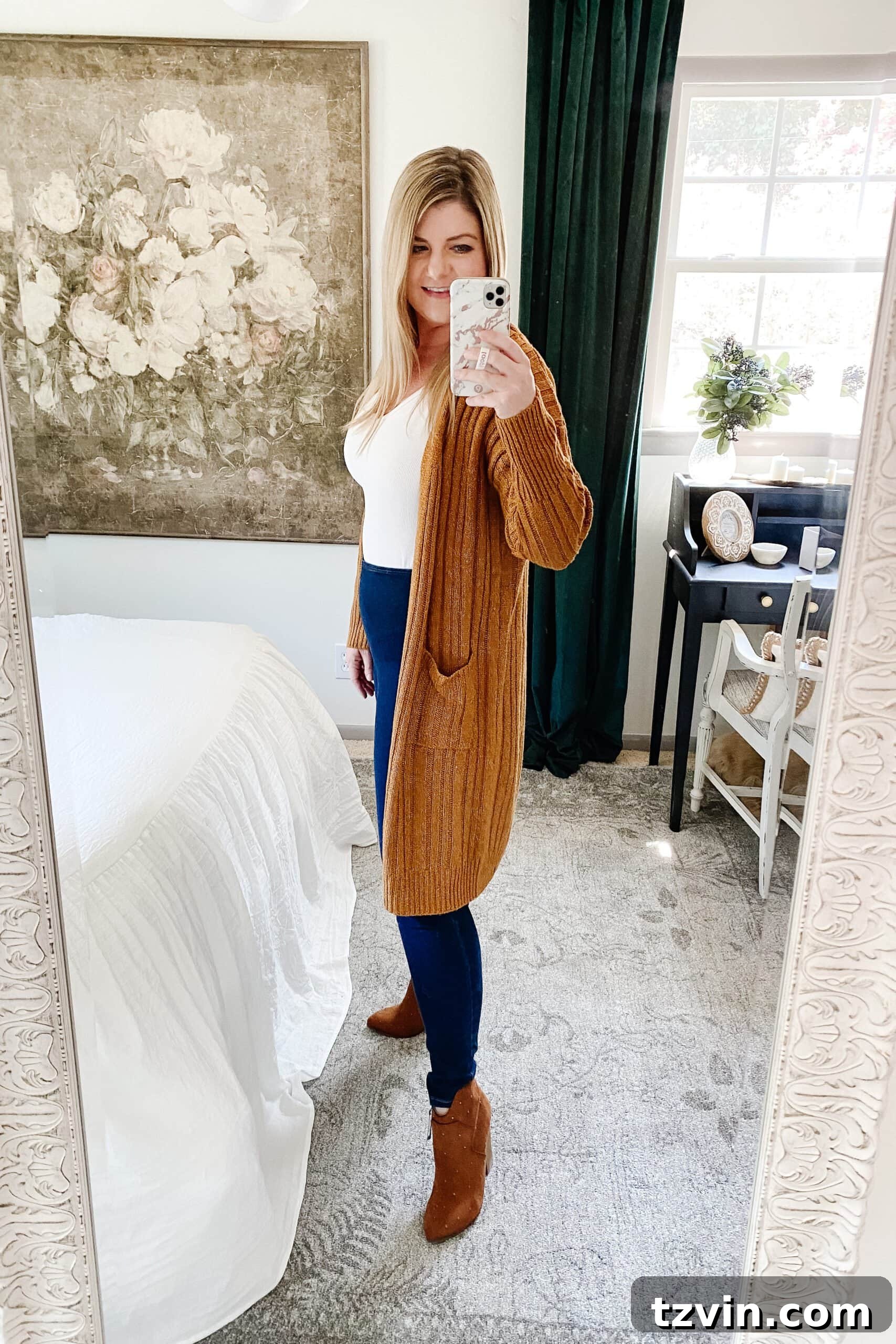 6 Fall Outfits That Make You Look Instantly Slimmer 3 Slimming fall outfit idea: long cardigan, tucked top, dark wash high waist jeans, pointed toe boots