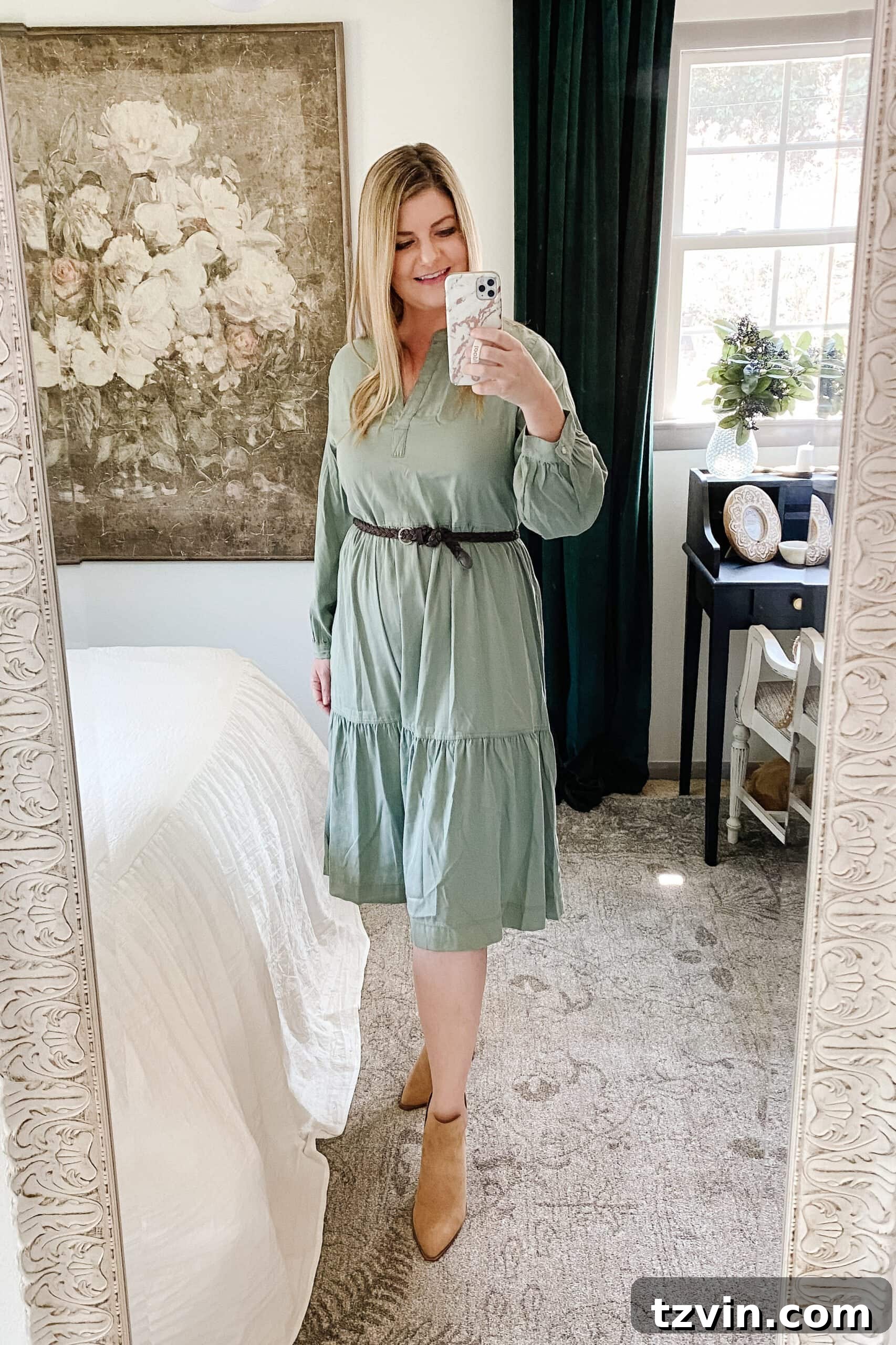 6 Fall Outfits That Make You Look Instantly Slimmer 5 Slimming fall outfit idea: v-neck dress, skinny belt, and skin tone colored pointed boots