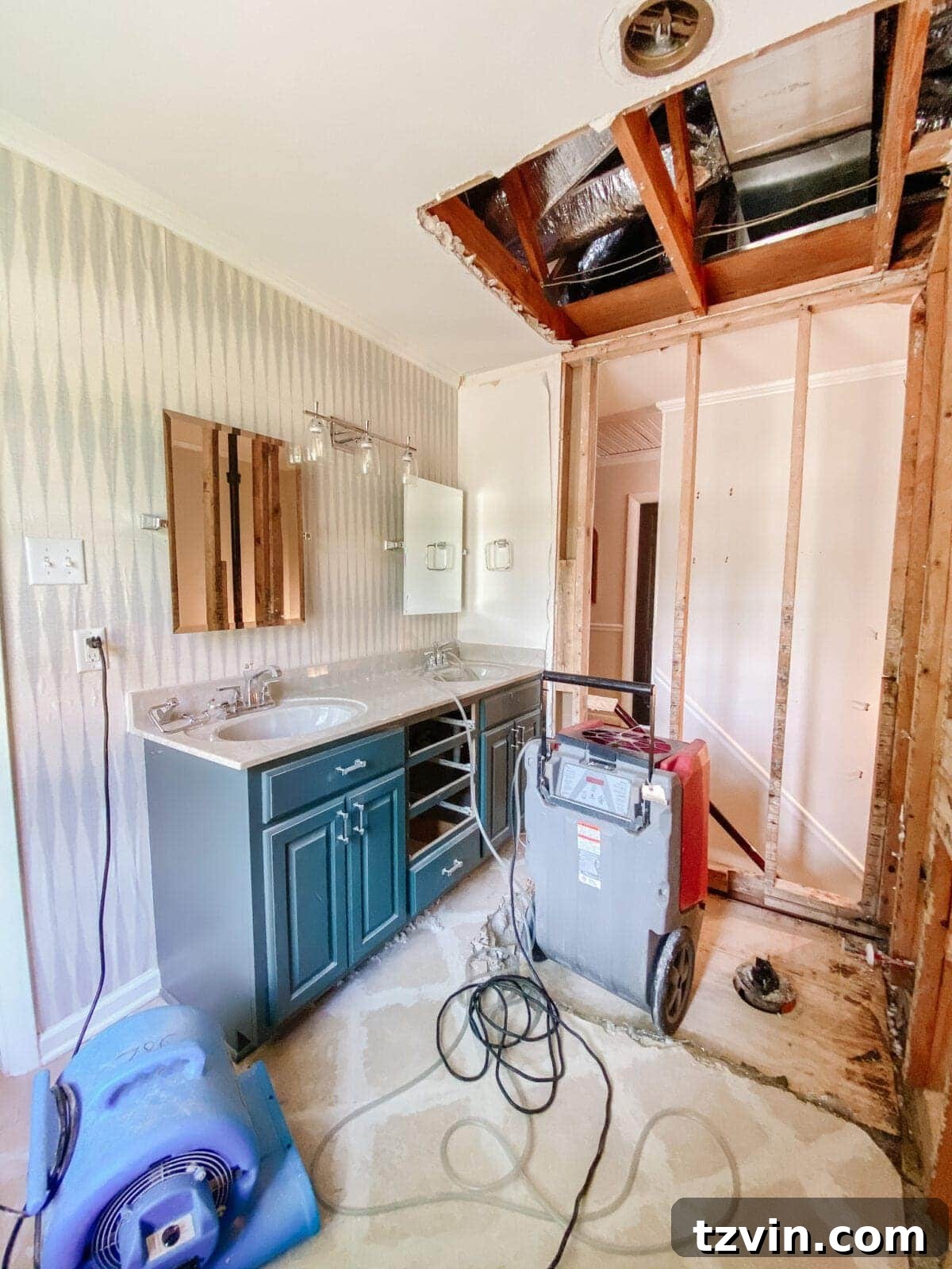 Bathroom Reno: Marble Scallop Splashback 4 Bathroom before