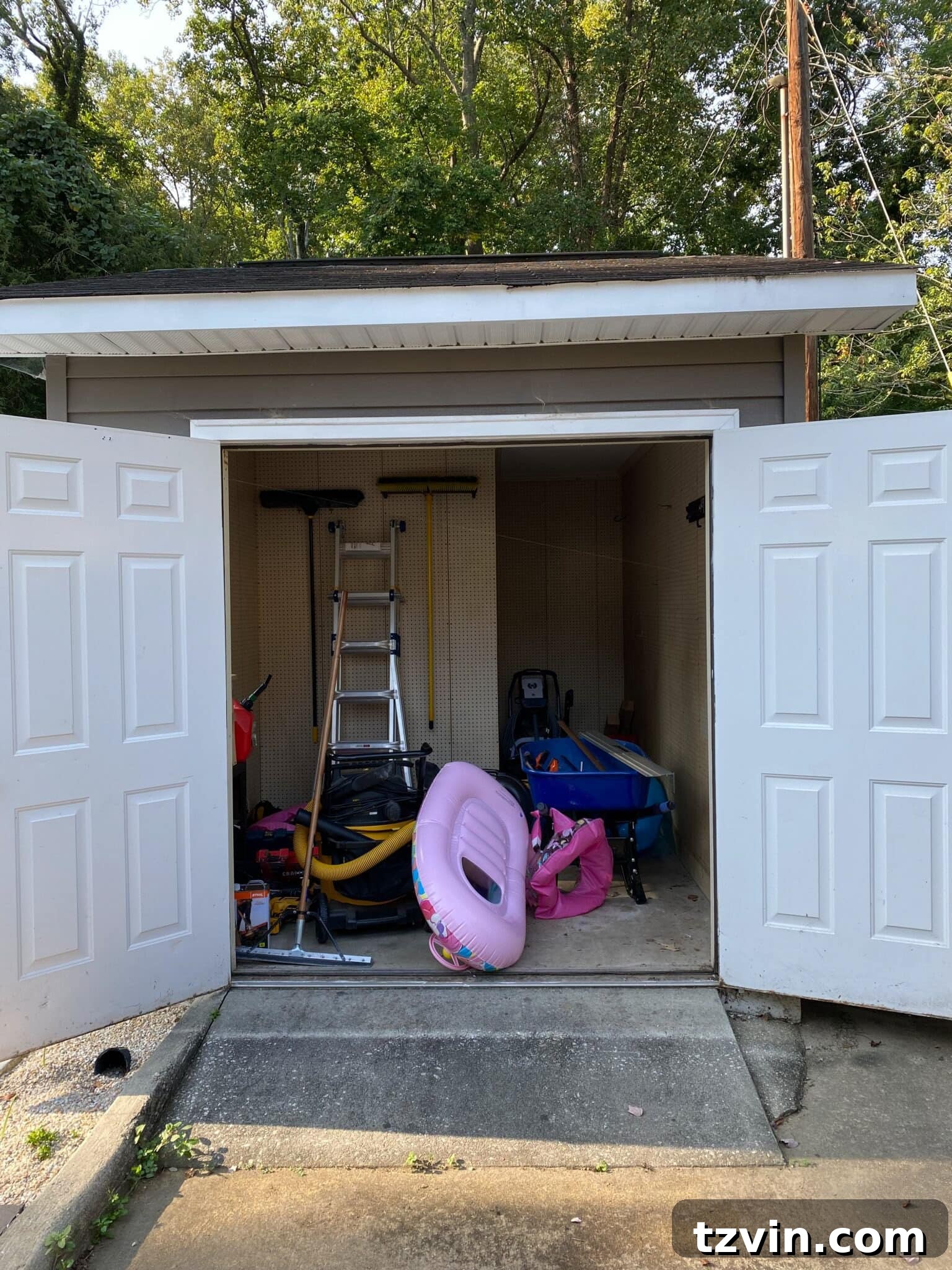 Our Favorite 21 Room Makeovers of 2021 31 Before image of the shed, prior to its renovation into a home gym.