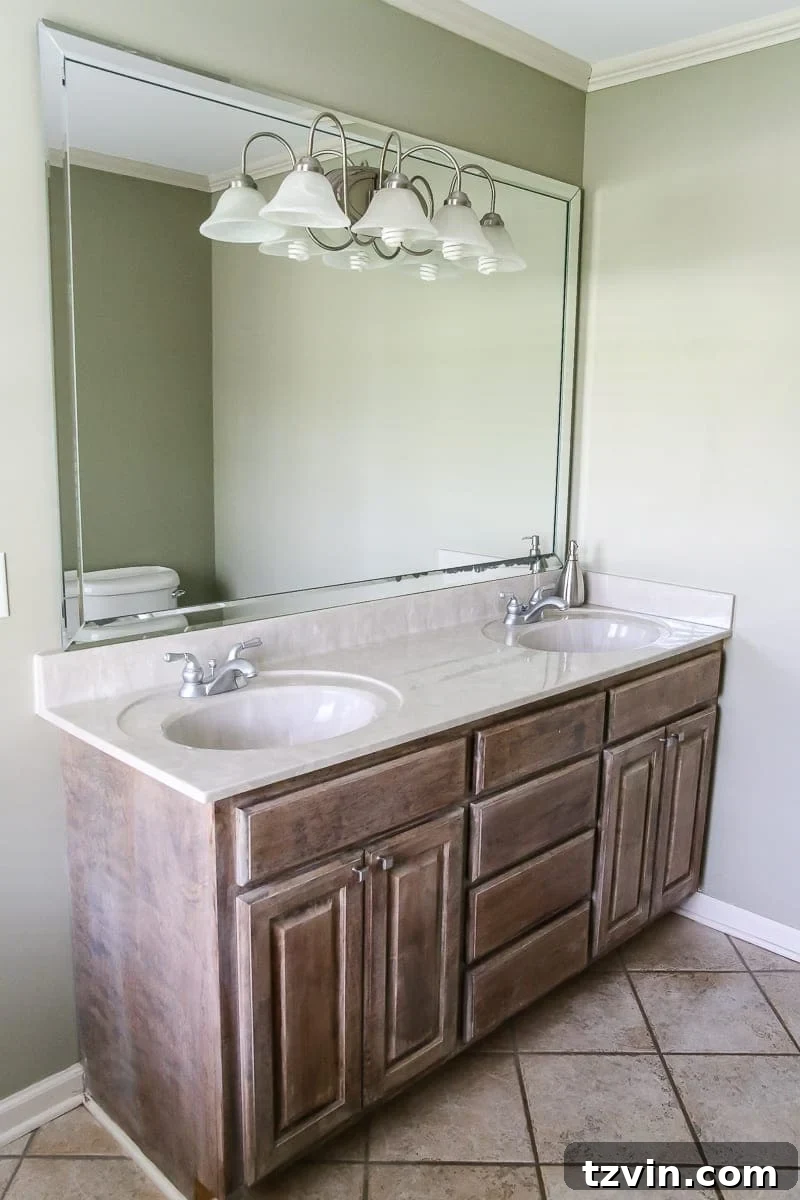 Our Favorite 21 Room Makeovers of 2021 37 Before image of the en suite bathroom, prior to the remodel.