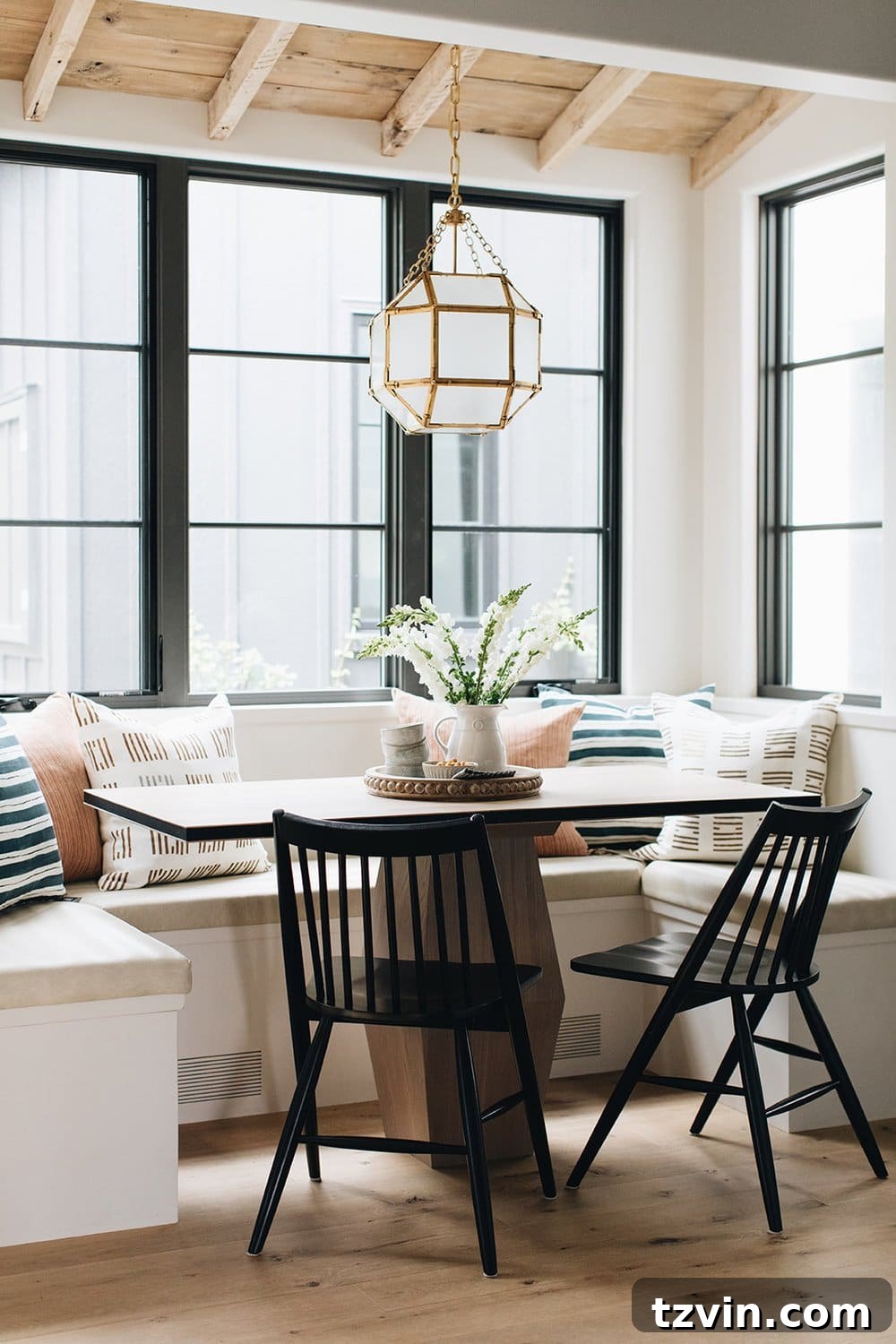 Breakfast nook with warm wood paneling on the ceiling creating a cozy hygge atmosphere
