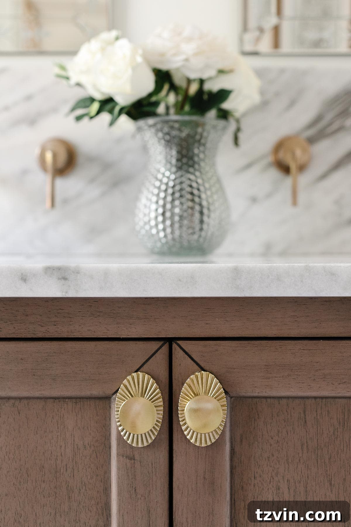 30 Budget Secrets to a Million-Dollar Home Aesthetic 6 how to make your house look expensive - swap out hardware on cabinets