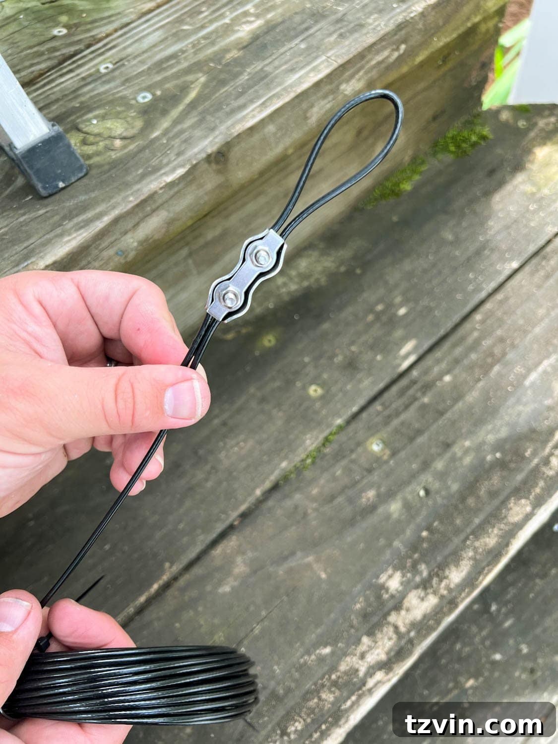 Creative String Light Solutions for Every Backyard Corner 22 making a cable loop to rig lights from a bracket