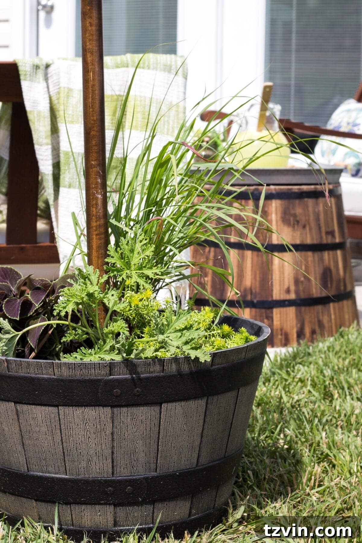 Creative String Light Solutions for Every Backyard Corner 58 planter posts for outdoor lights with citronella and lemongrass to keep mosquitoes away