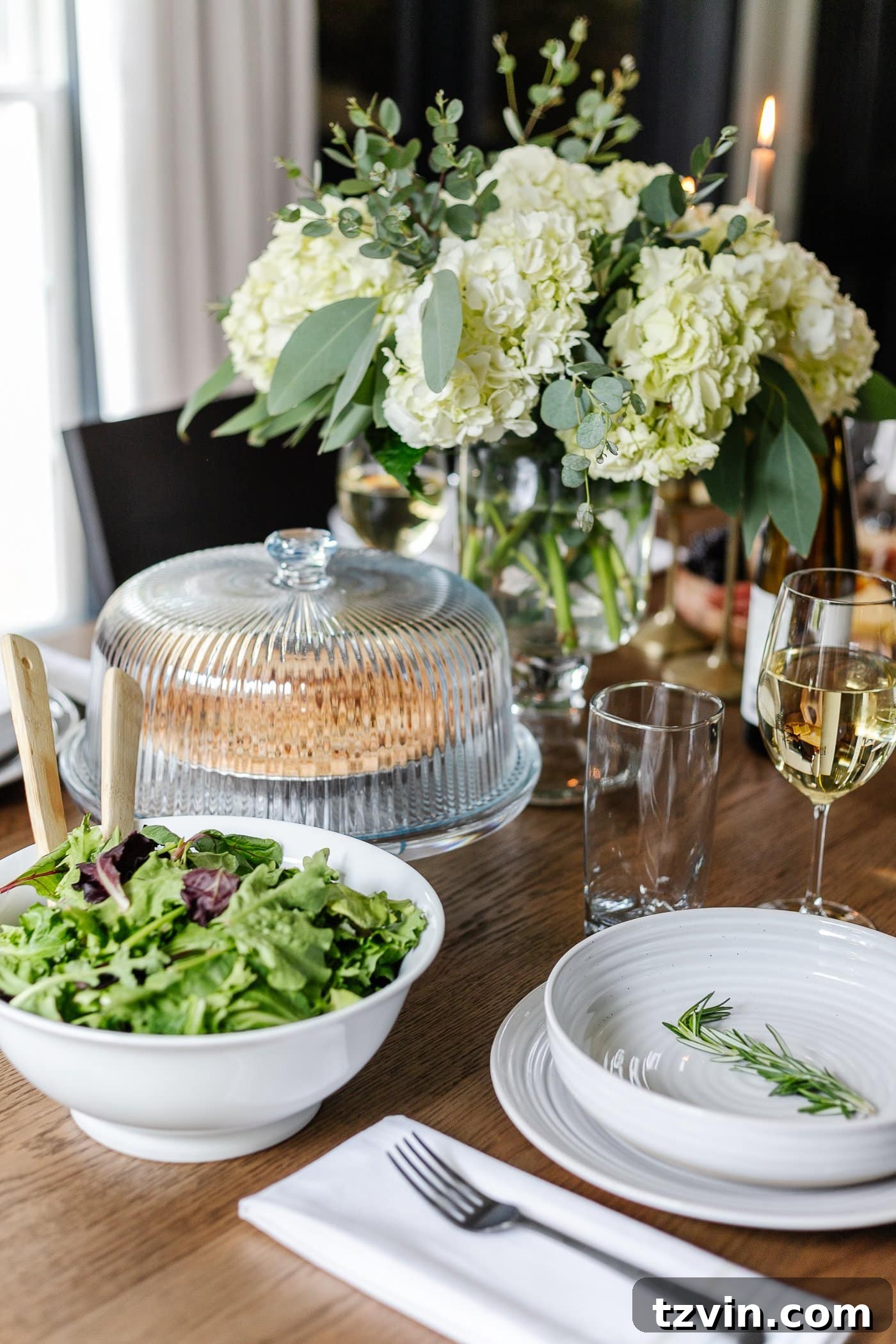 Effortless Table Settings for Every Occasion 14 dinner table serving dishes - cake dome, salad bowl, vase of flowers
