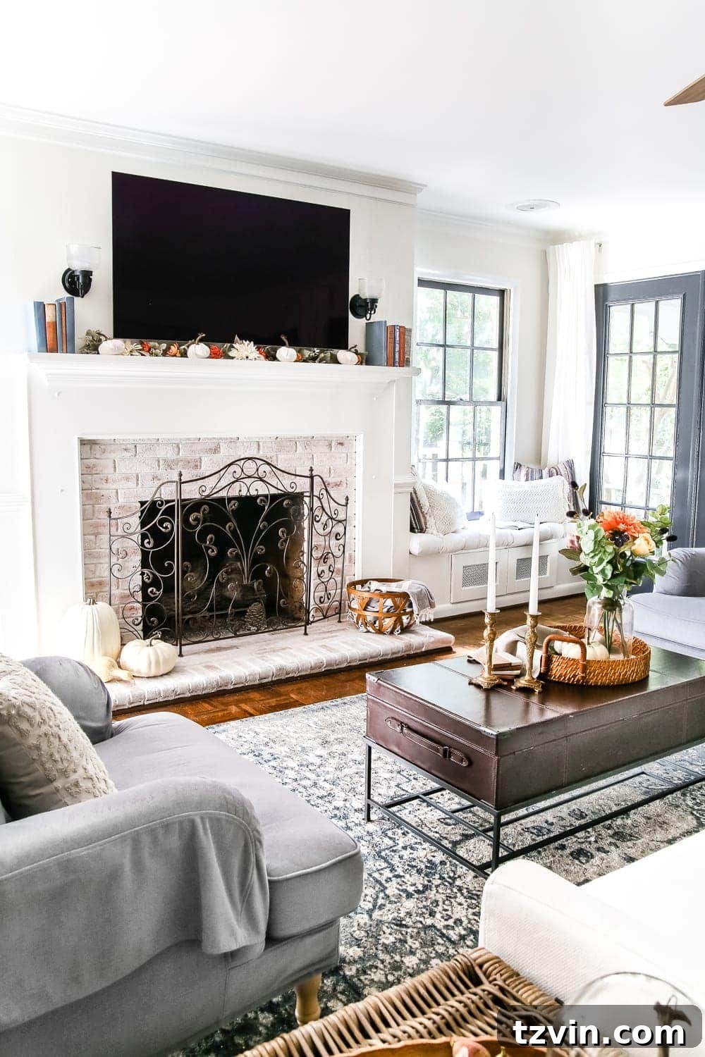 Effortless Autumn Living Room Decor for Less 4 Fall living room decorating mistakes with pumpkins