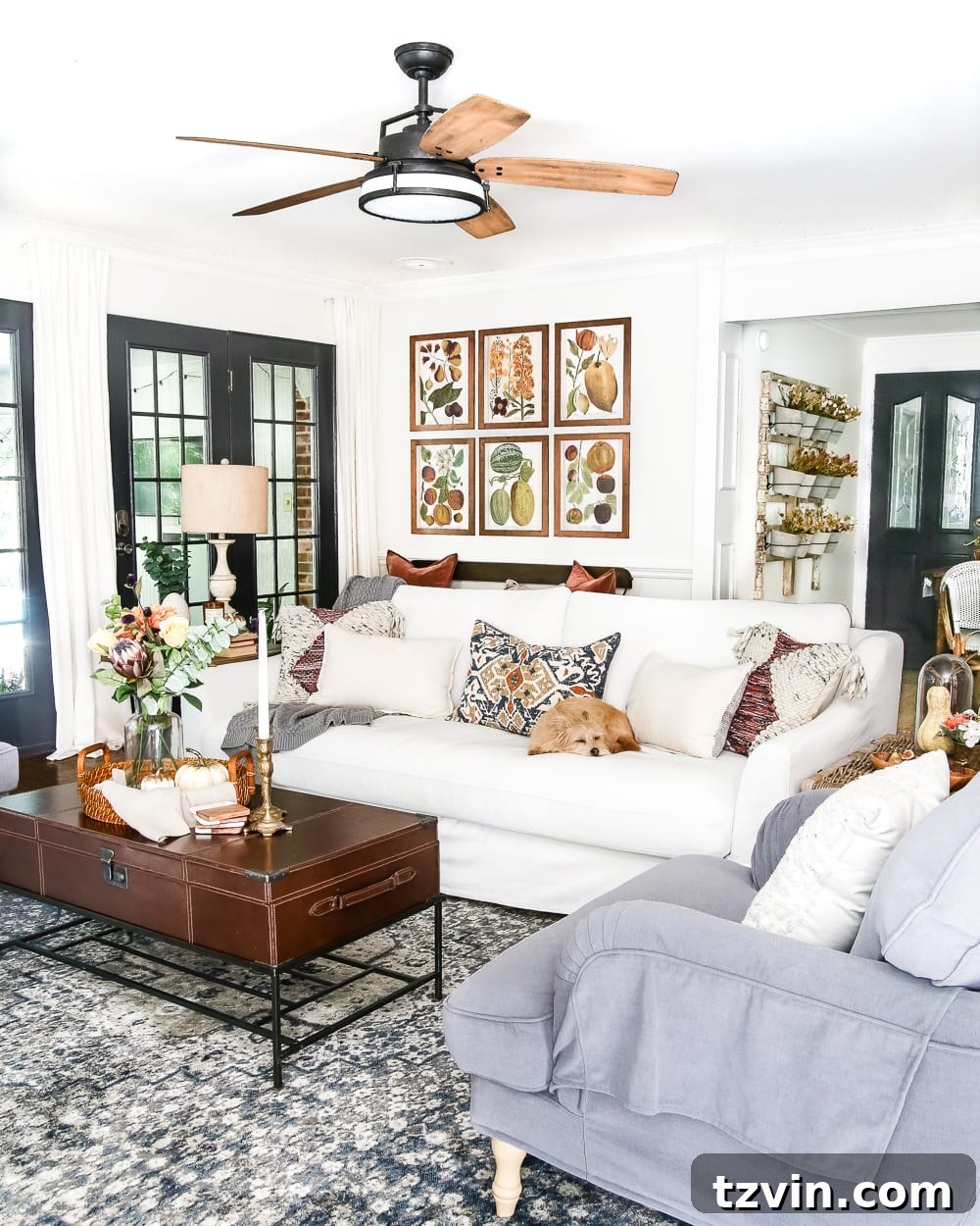 Effortless Autumn Living Room Decor for Less 5 Fall living room decorating mistakes with pumpkins
