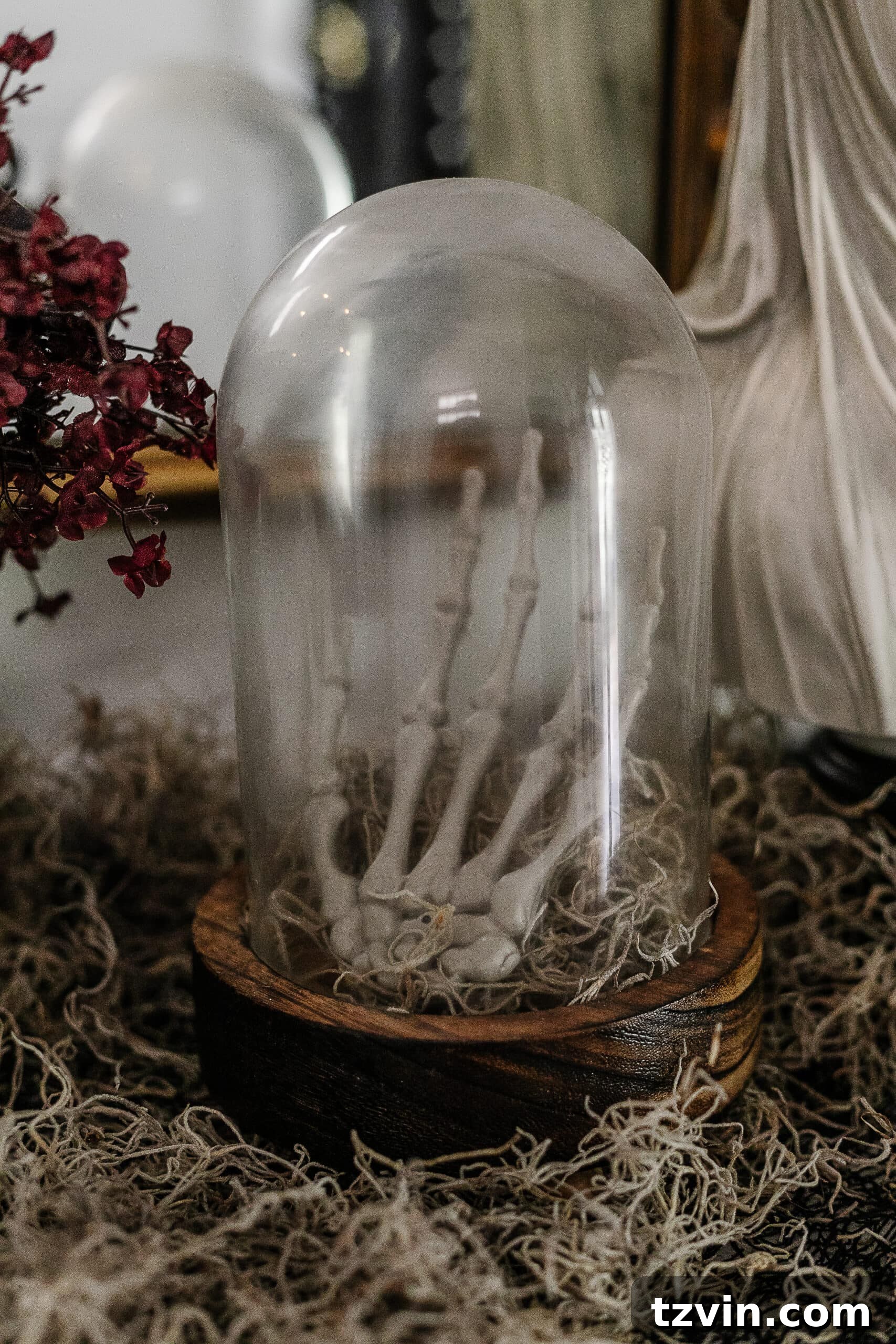 DIY Foyer Frights: Haunted Halloween Welcome 10 DIY Halloween decor skeleton hand in a cloche
