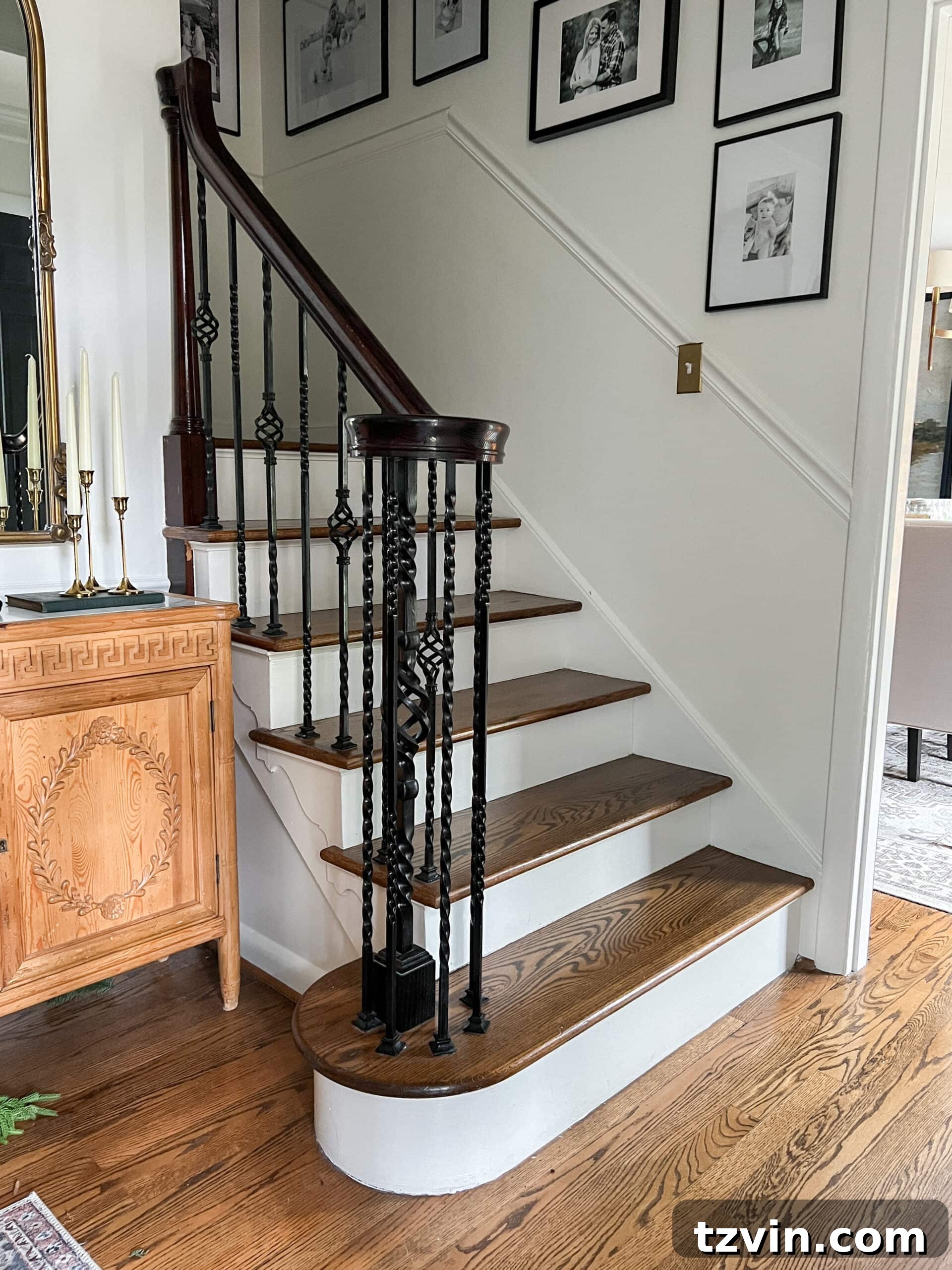 Sparkling Stairs and Welcoming Entryways: Your Garland Decor Guide 3 traditional staircase banister adorned with Christmas garland