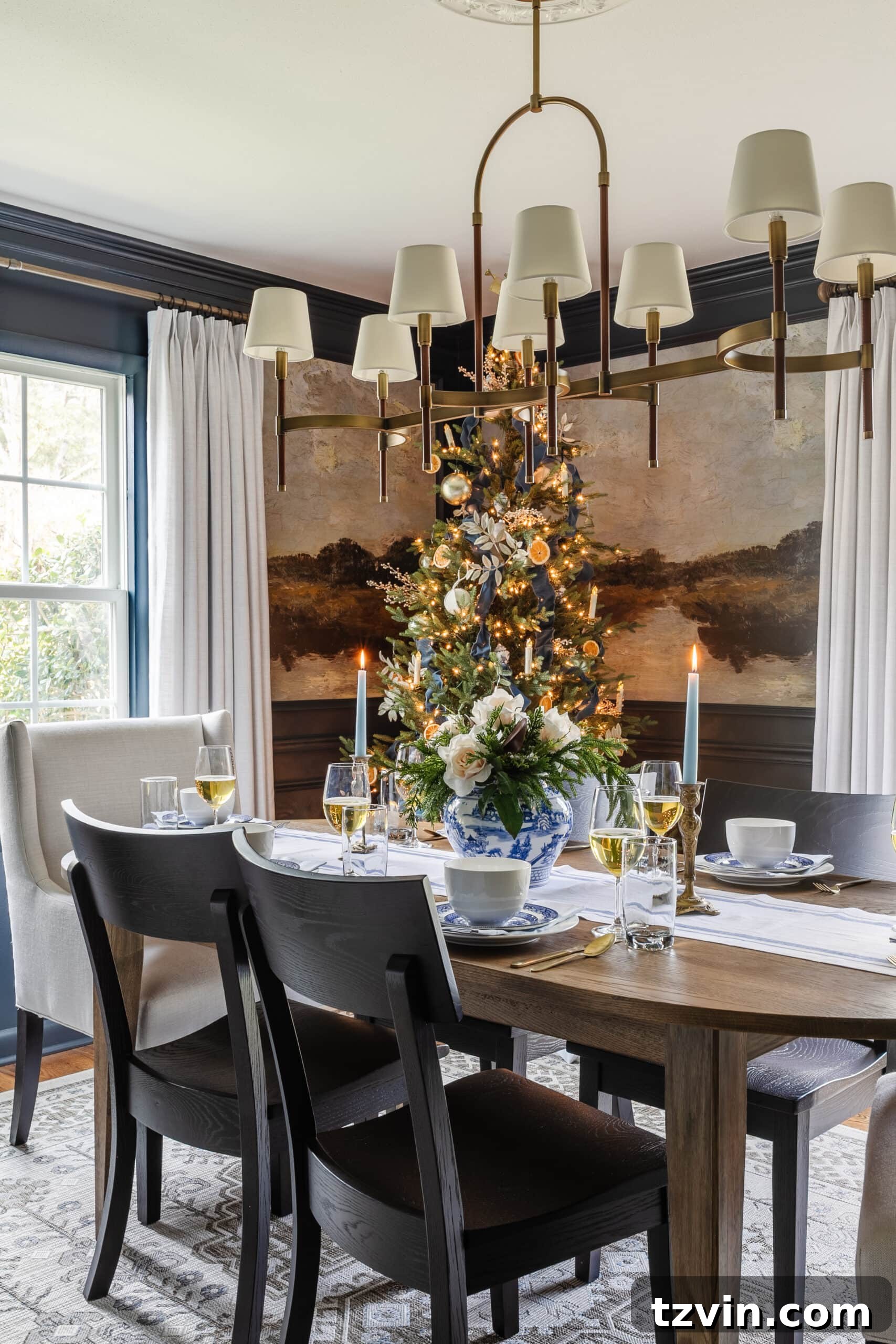 Festive Dining: White and Blue Christmas Inspiration 3 A Christmas dining table set with white and blue chinoiserie decor.