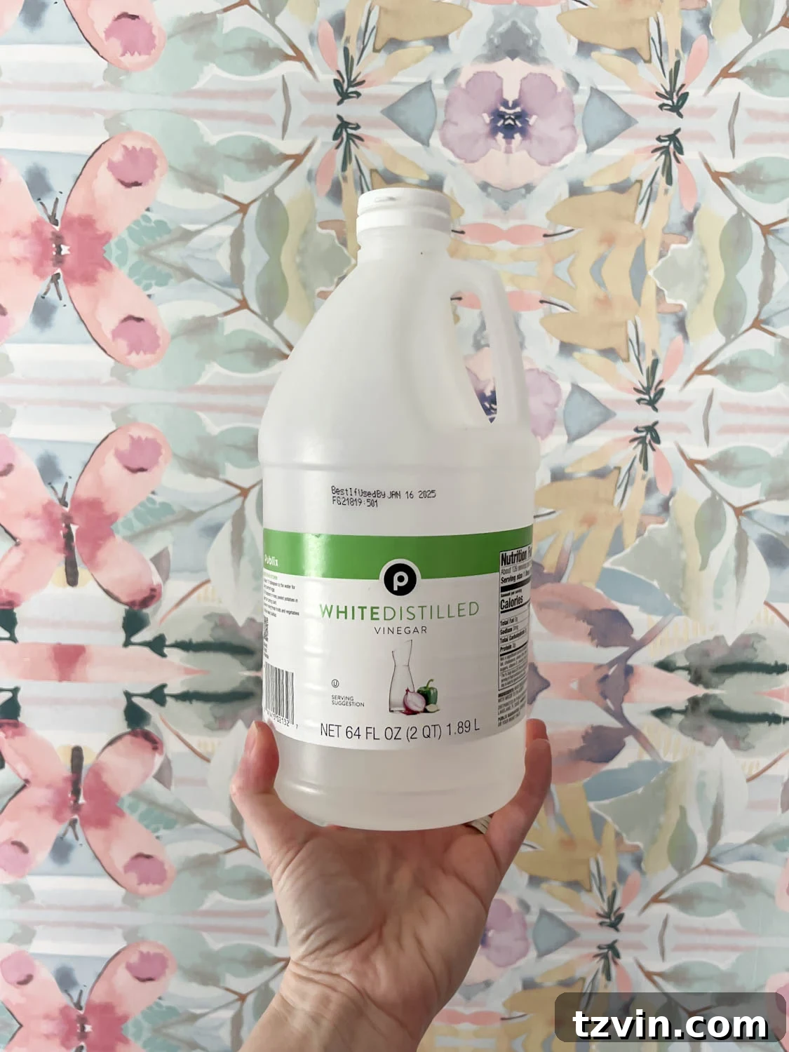 How to remove wallpaper using a DIY vinegar wallpaper stripper solution