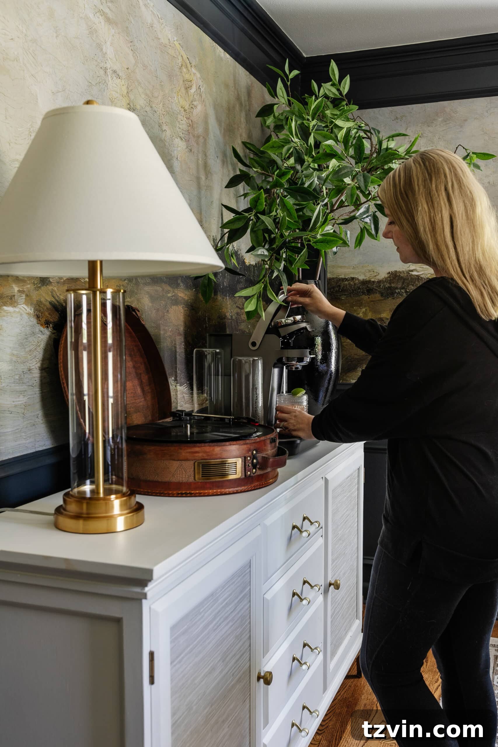 Bartesian Cocktail Maker: The Unvarnished Truth 2 using a Bartesian cocktail maker in a dining room for hosting