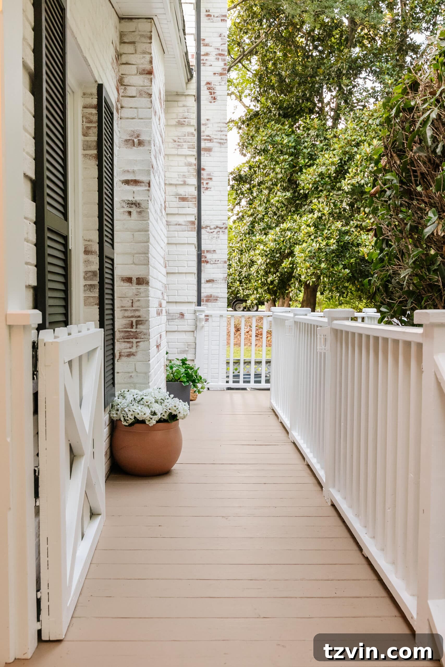 6 Small Side Porch Makeover Ideas for Instant Charm 3 small side porch makeover with planters