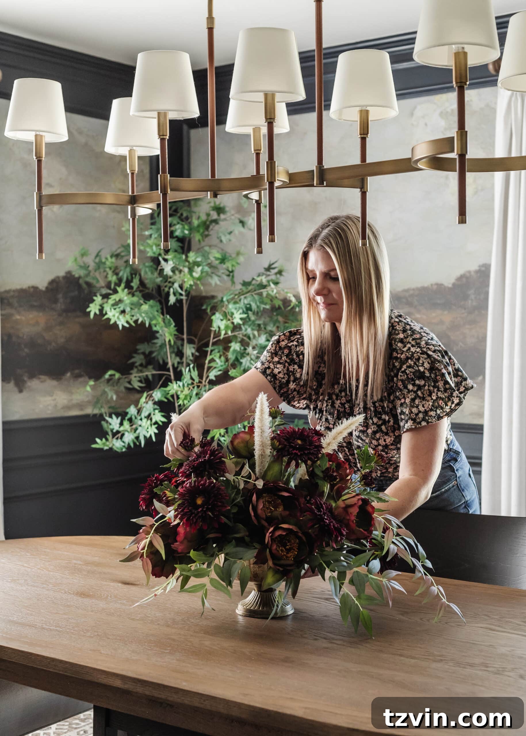 Your Guide to Crafting Beautiful Fall Floral Arrangements 2 A beautiful DIY fall floral arrangement centerpiece for home decor or events