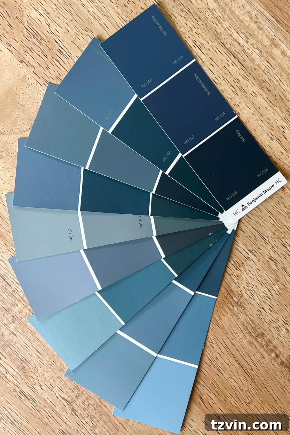14 Brilliant Hacks to Make Your Small Bathroom Feel Spacious 3 A light-colored bathroom interior showcasing how paint choices influence perceived space.