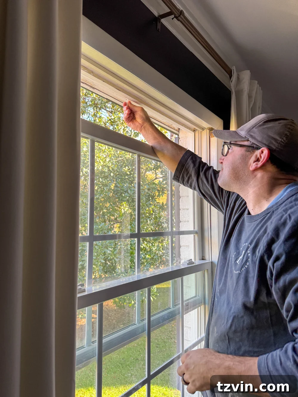 Ground-Level Christmas Yard Glamour 2 how to hang outdoor Christmas wreaths on windows without a ladder