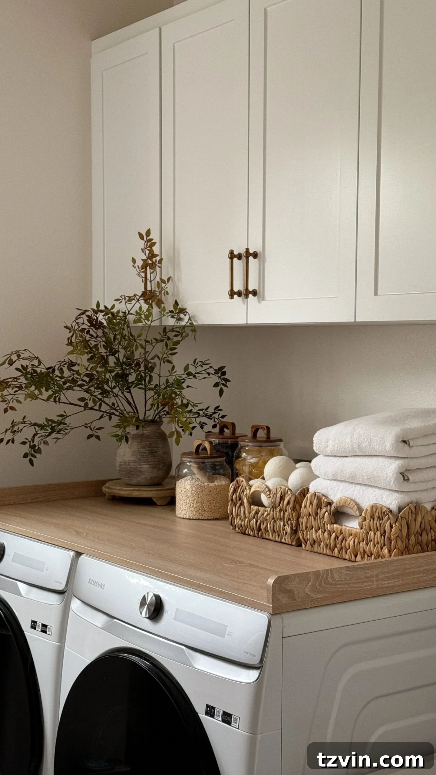 Compact Laundry Room Ideas for Ultimate Efficiency 15 laundry dryer ball storage
