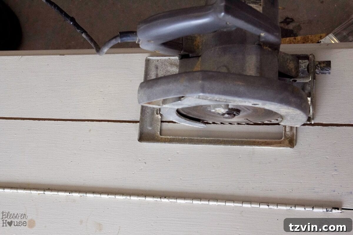 Faux Reclaimed Wood Table Top How-To: Cut Grooves