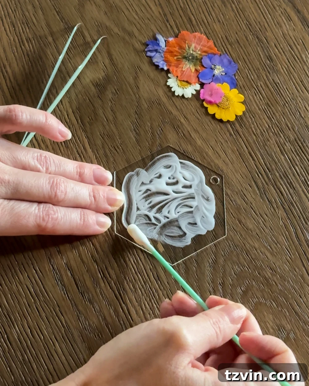 Planning the design of pressed flower ornaments