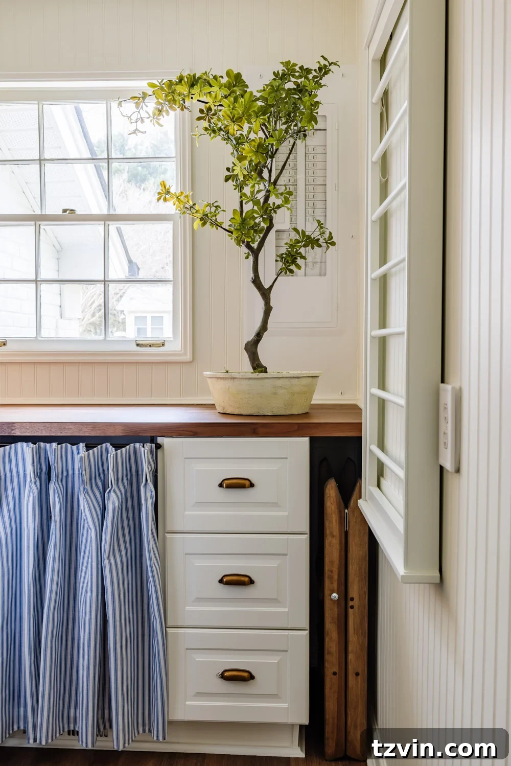 Maximizing Storage in Your Compact Laundry Room: Clever Organization Tips 25 Step stool storage