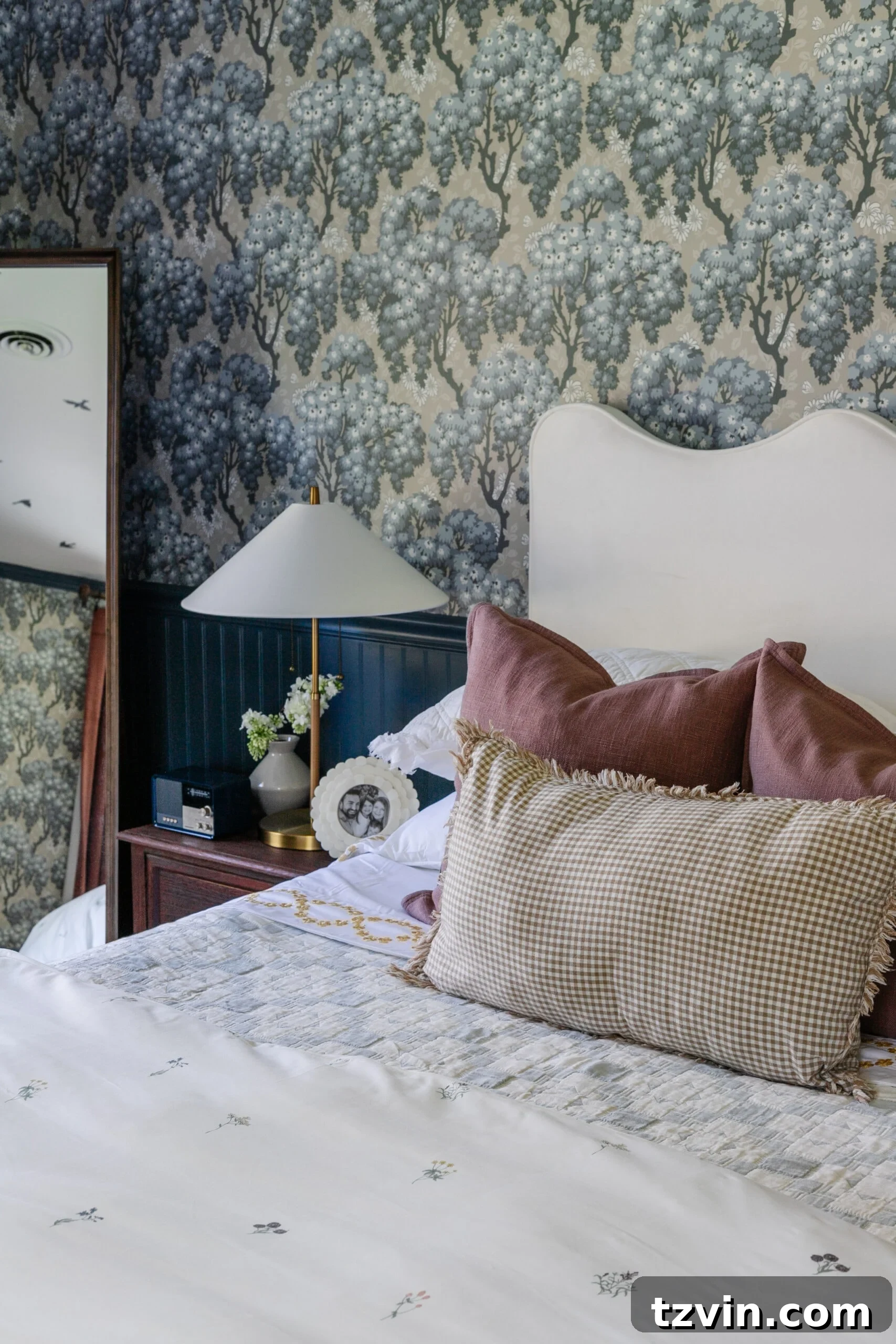Master Pattern Mixing: Chic Outfit Tips That Avoid Looking Busy 6 mixed patterns in teen girl's bedding