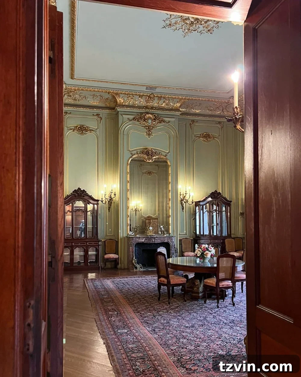 Gray-green gilded room inspiration